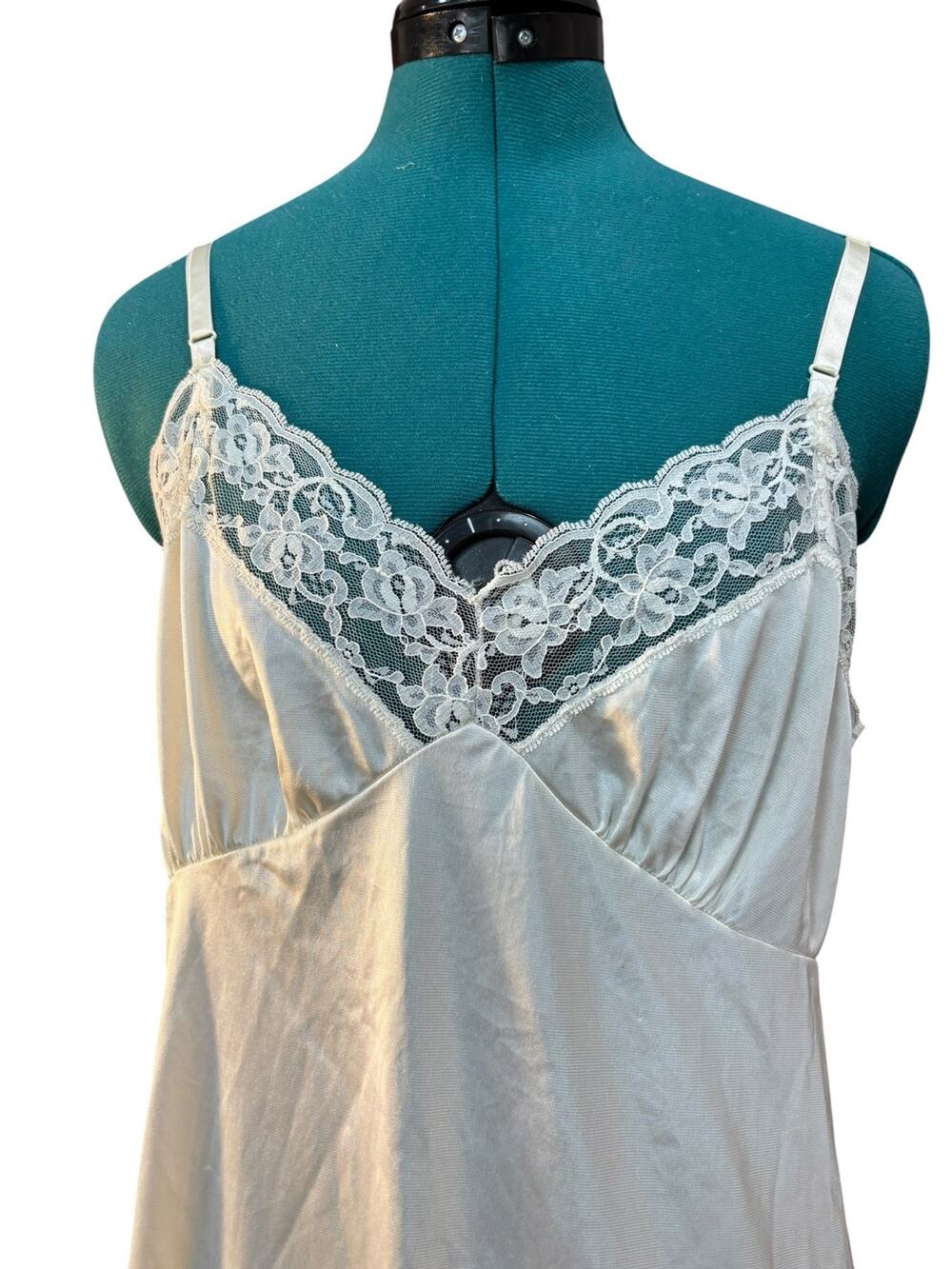 Vintage Fortune Ivory Lace Nylon Slip Dress Bombshell Pinup Cottagecore Size 40